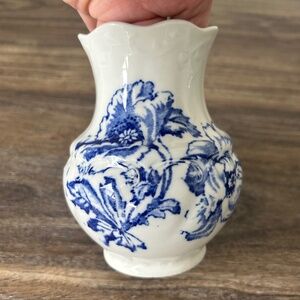 Antique F. Winkle & Co. Ornate Floral Colonial Pottery Stoke England Vase